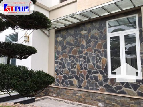 30-mau-gach-op-chan-tuong-gia-da-ngoai-troi-chong-tham-reu-moc