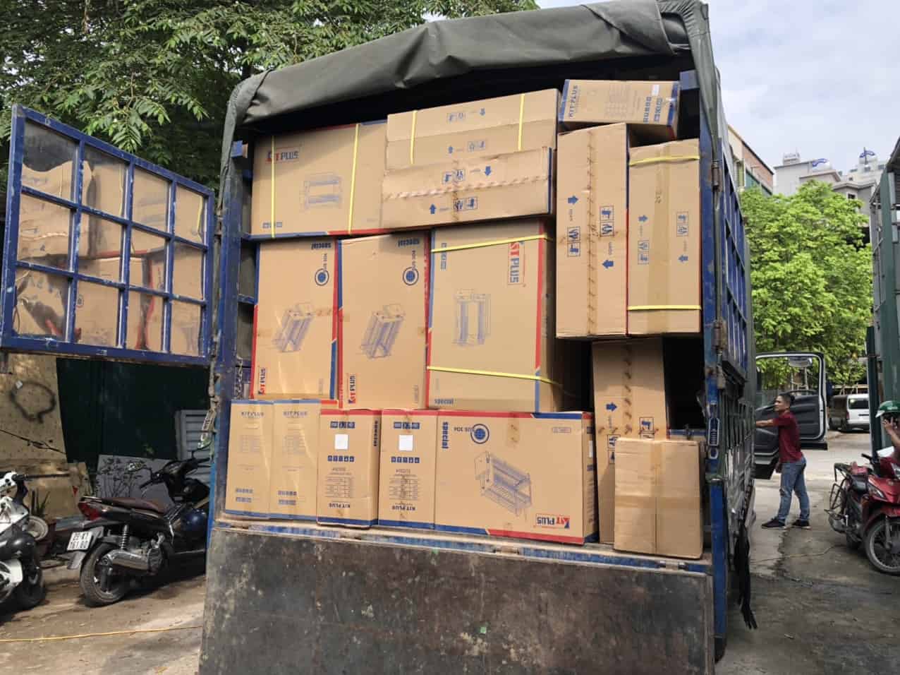 Những xe hàng đầy ắp đã có mặt tại các Đại Lý KIT PLUS